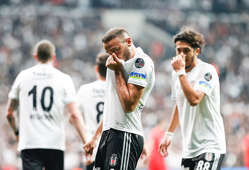 Cenk Tosun: “Futbolu Beşiktaş’ta Bırakmak İsterim”