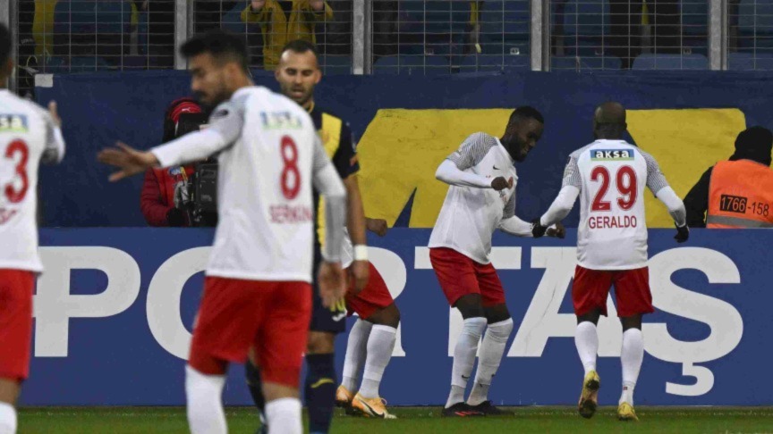 Ümraniyespor İlk Deplasman Galibiyetini Ankara’da Aldı